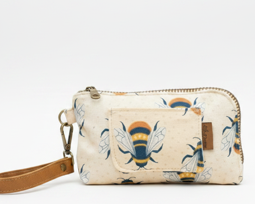 Wristlet with bee design made by madbagss